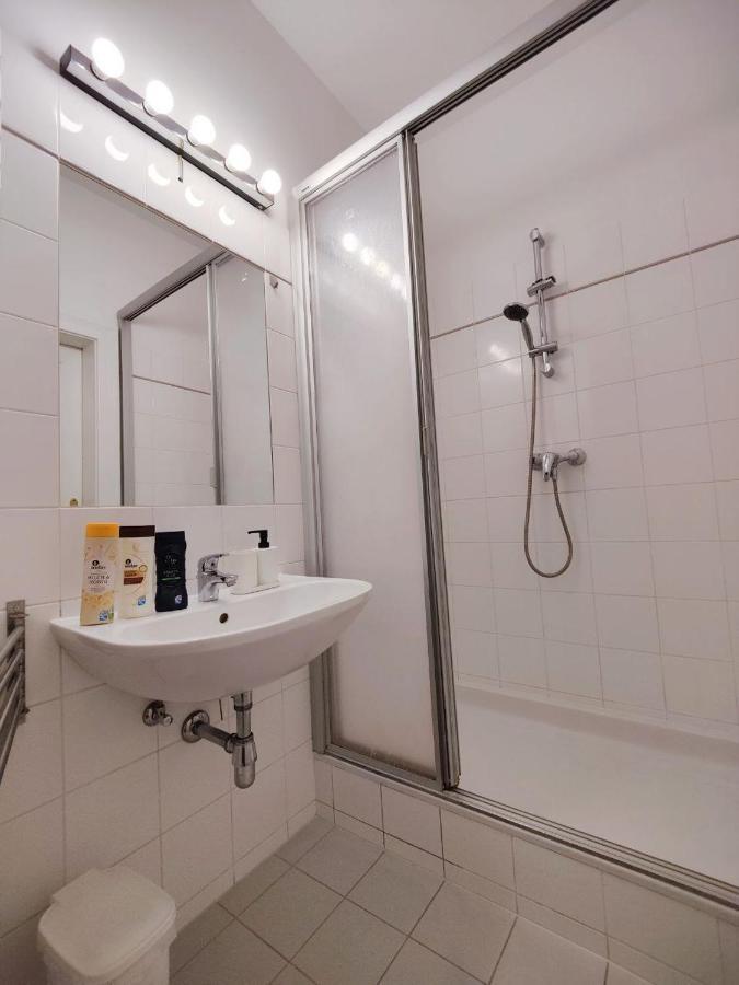 Central Mariahilfer Apartment 4 Min To The City Shopping Center And Schoenbrunn Palace Wien Ngoại thất bức ảnh