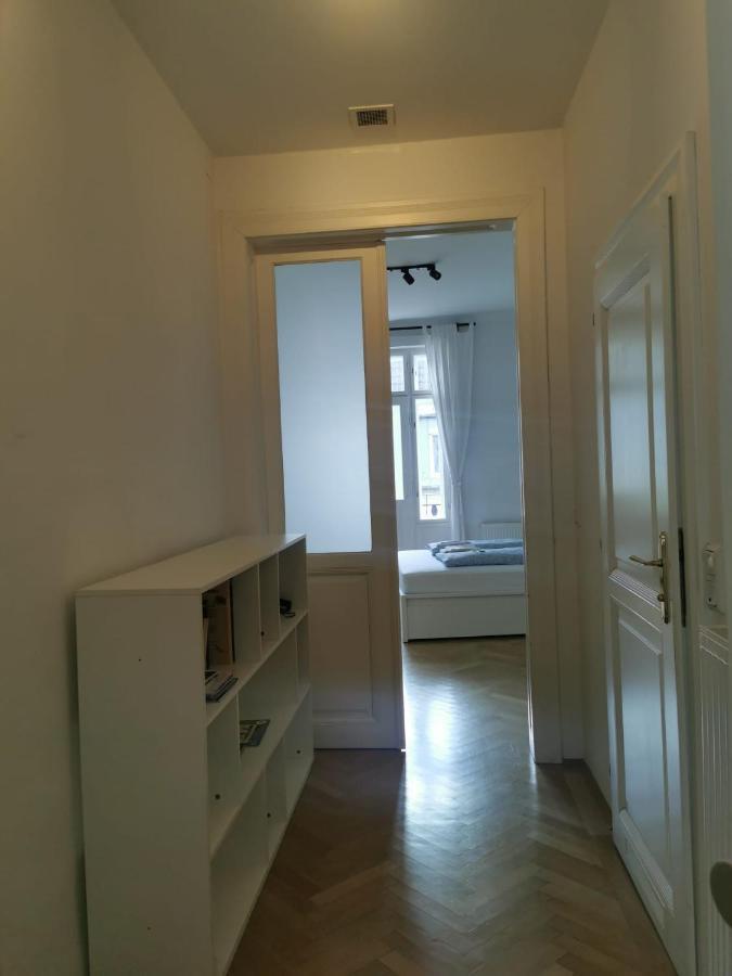 Central Mariahilfer Apartment 4 Min To The City Shopping Center And Schoenbrunn Palace Wien Ngoại thất bức ảnh