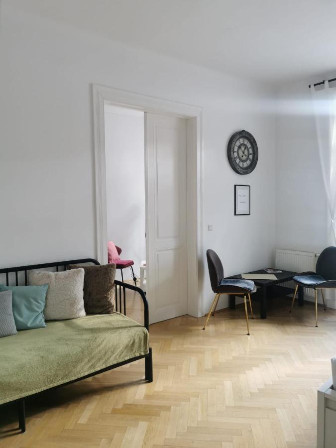 Central Mariahilfer Apartment 4 Min To The City Shopping Center And Schoenbrunn Palace Wien Ngoại thất bức ảnh