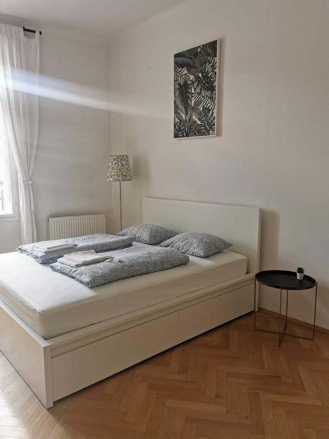 Central Mariahilfer Apartment 4 Min To The City Shopping Center And Schoenbrunn Palace Wien Ngoại thất bức ảnh