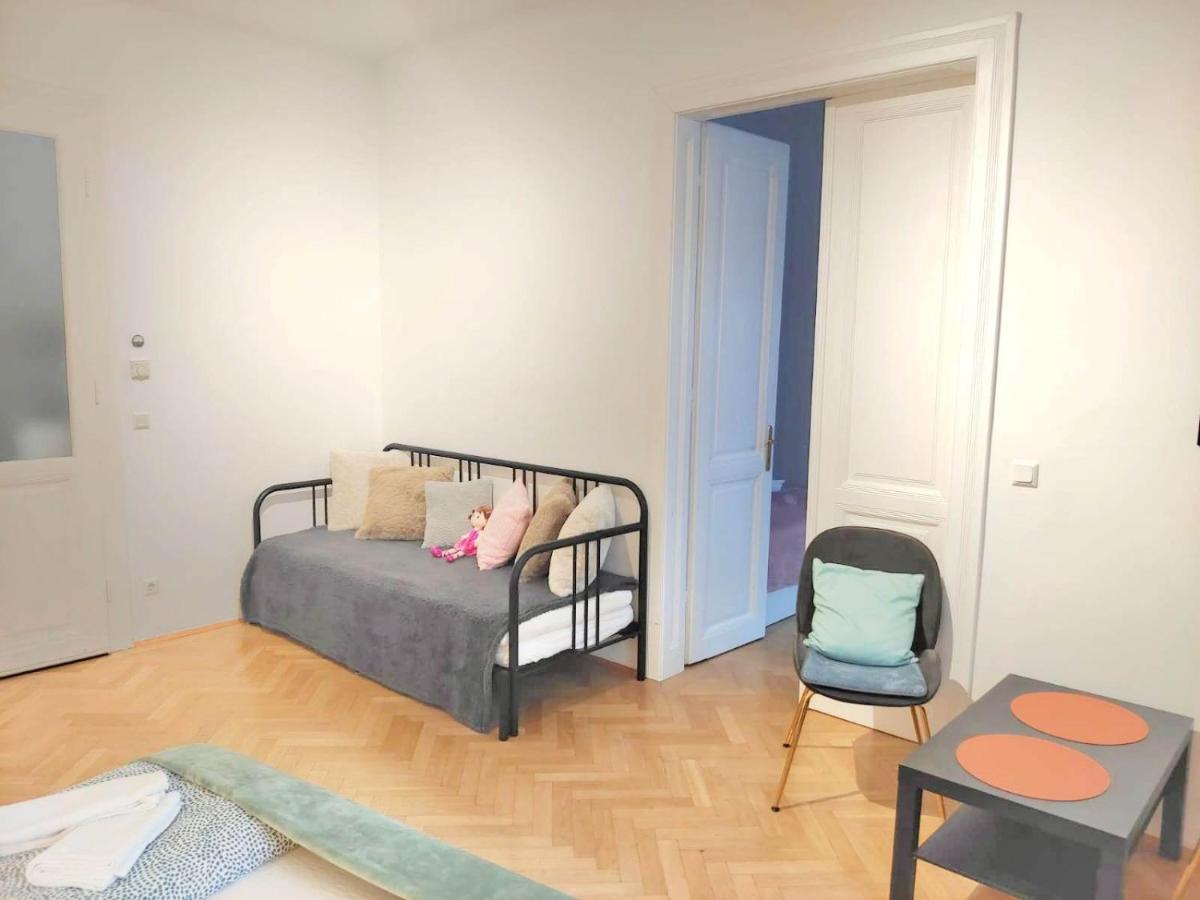 Central Mariahilfer Apartment 4 Min To The City Shopping Center And Schoenbrunn Palace Wien Ngoại thất bức ảnh